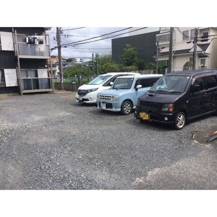 物件外観写真3　(駐車場)
