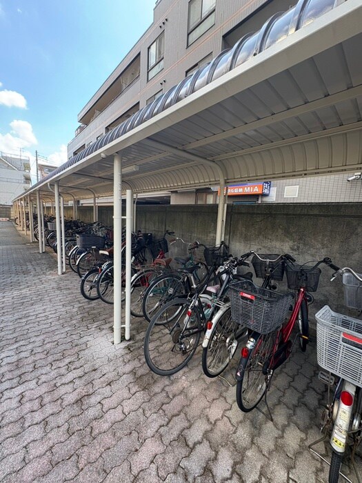 物件外観写真4　(駐輪場)