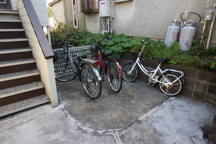 物件外観写真3　(駐輪場)