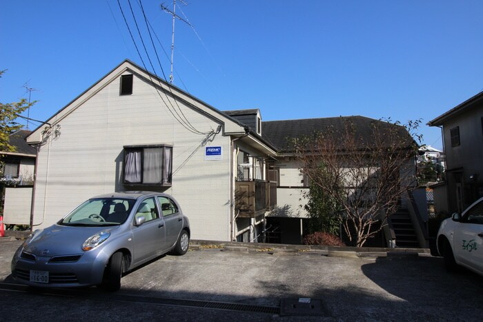 物件外観写真4　(駐車場)