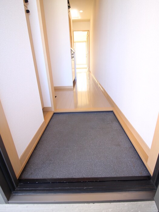 物件内観写真7　(玄関)
