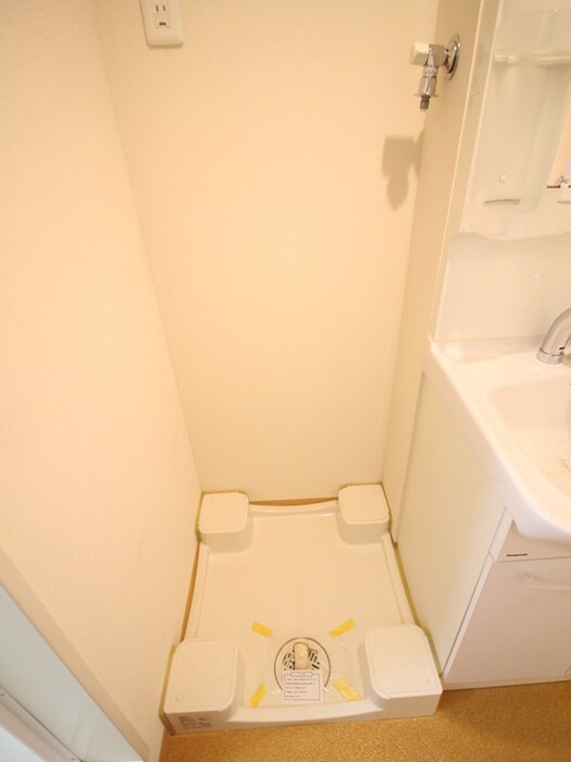 物件内観写真14　(洗濯機置場)