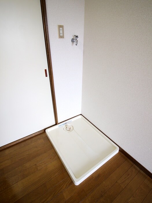 物件内観写真13　(洗濯機置場)