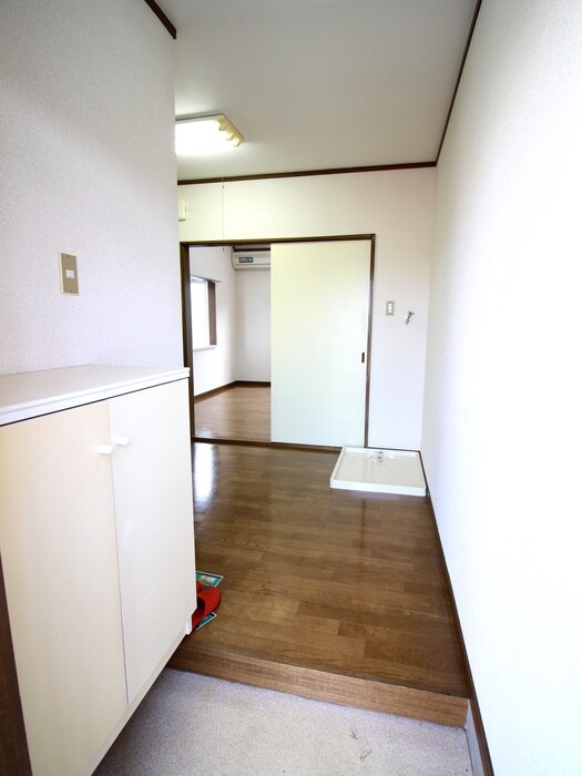 物件内観写真16　(玄関)