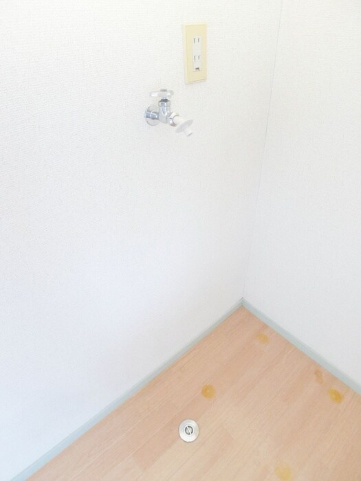 物件内観写真10　(洗濯機置場)