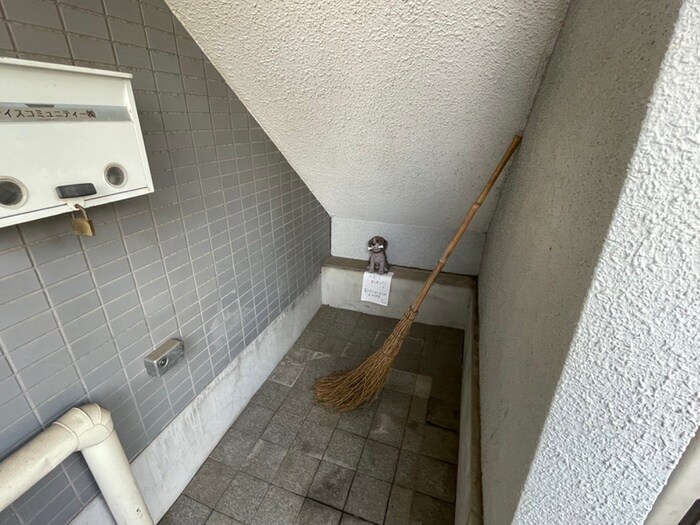 物件外観写真6　(エントランス部分)