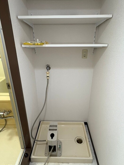 物件内観写真12　(洗濯機置場)