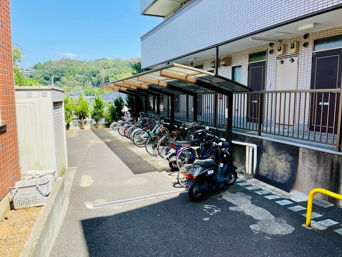 物件外観写真4　(駐輪場)