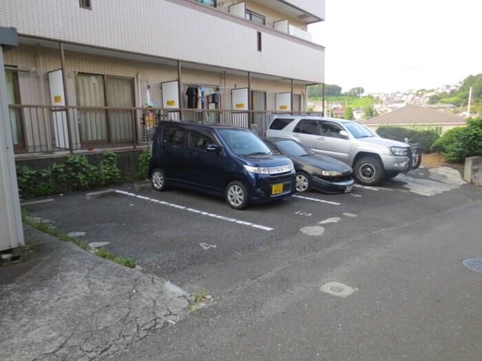 物件外観写真5　(駐車場)