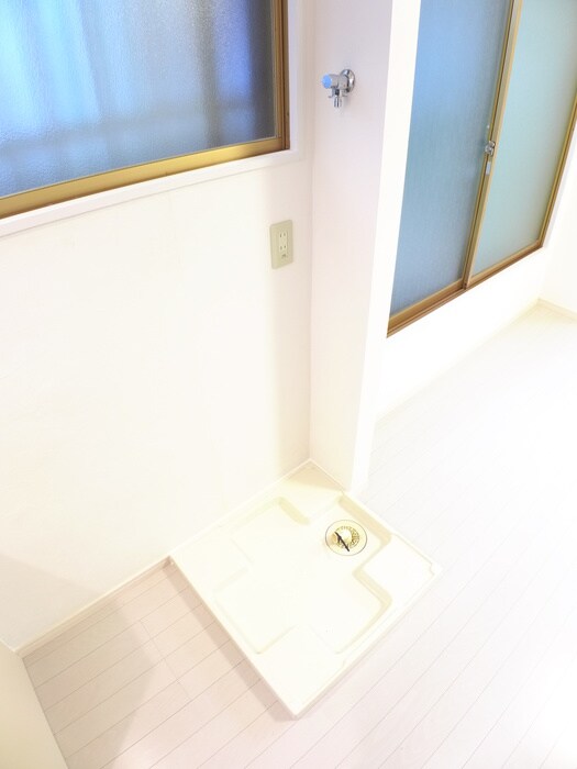 物件内観写真10　(洗濯機置場)