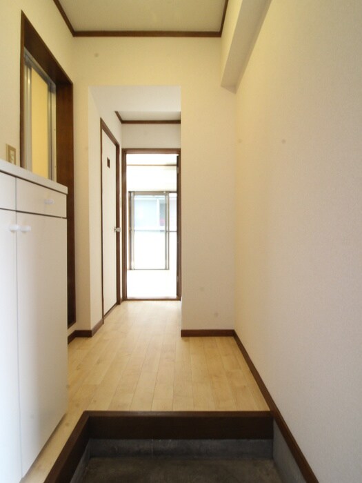 物件内観写真13　(玄関)