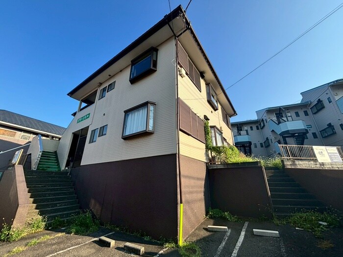 物件外観写真1　(エントランス部分)