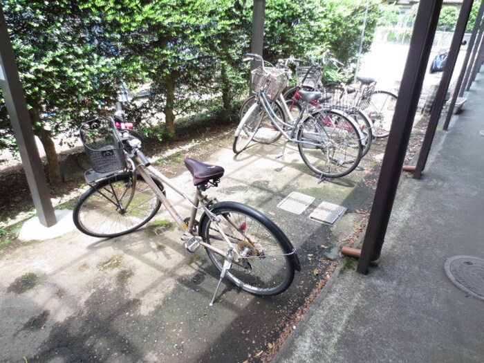 物件外観写真5　(駐輪場)