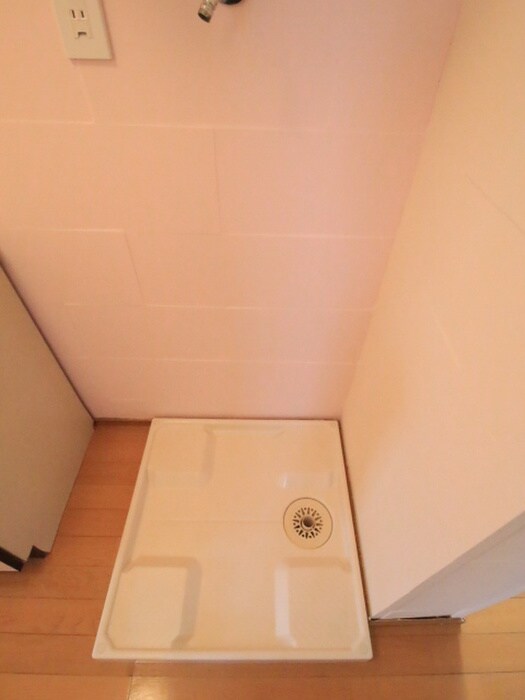 物件内観写真10　(洗濯機置場)