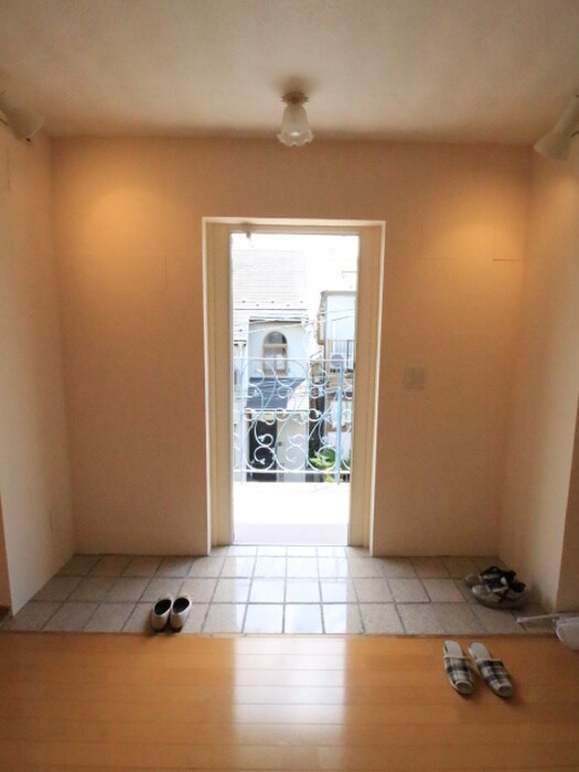 物件内観写真13　(玄関)