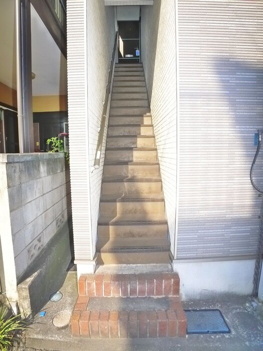 物件外観写真6　(エントランス部分)