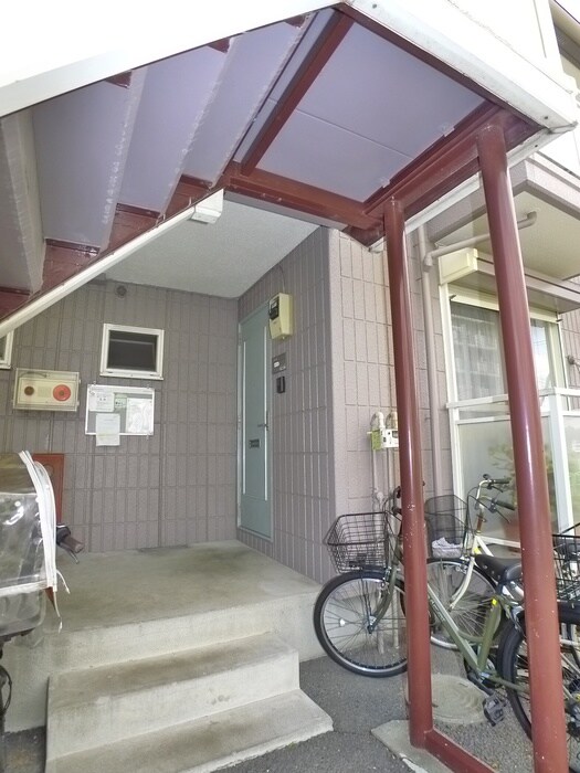 物件外観写真3　(エントランス部分)