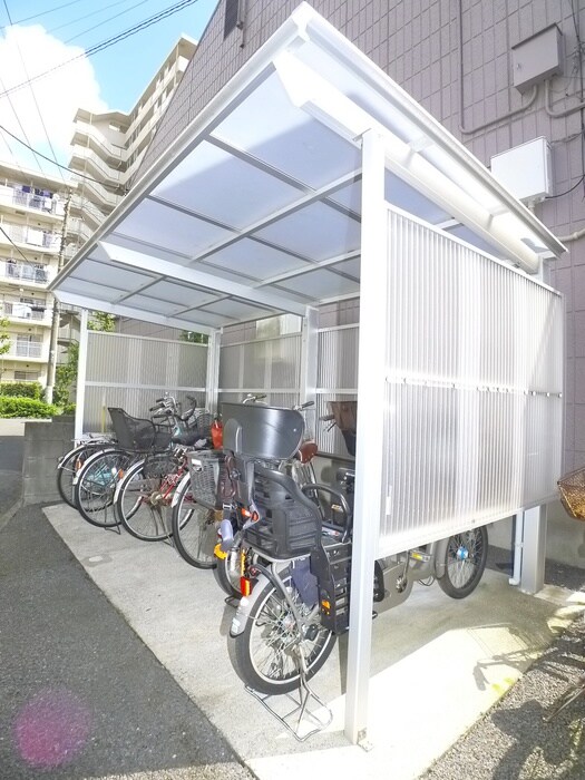 物件外観写真4　(駐輪場)