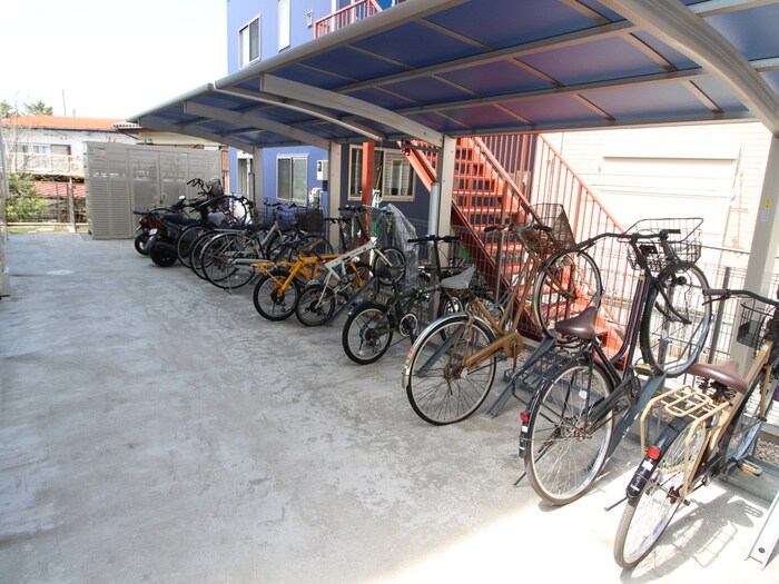 物件外観写真4　(駐輪場)