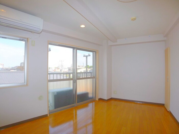 物件内観写真9　(室内からの展望)