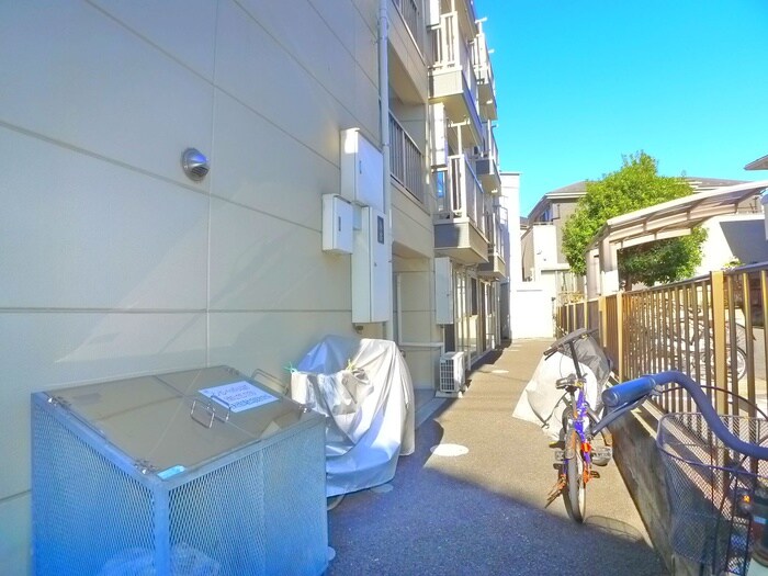 物件外観写真4　(駐輪場)