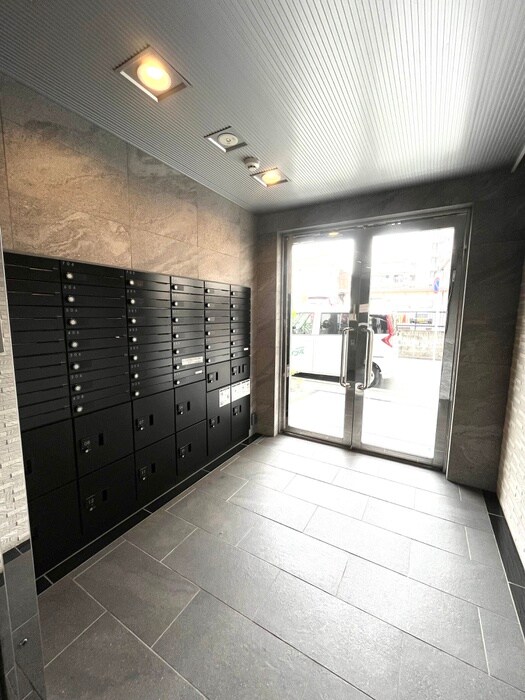 物件外観写真5　(エントランス部分)