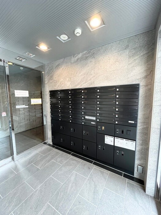 物件外観写真6　(エントランス部分)