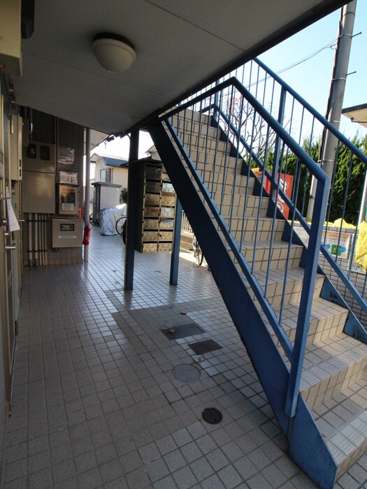 物件外観写真6　(エントランス部分)