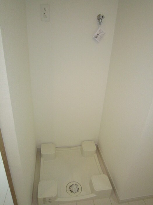 物件内観写真8　(洗濯機置場)