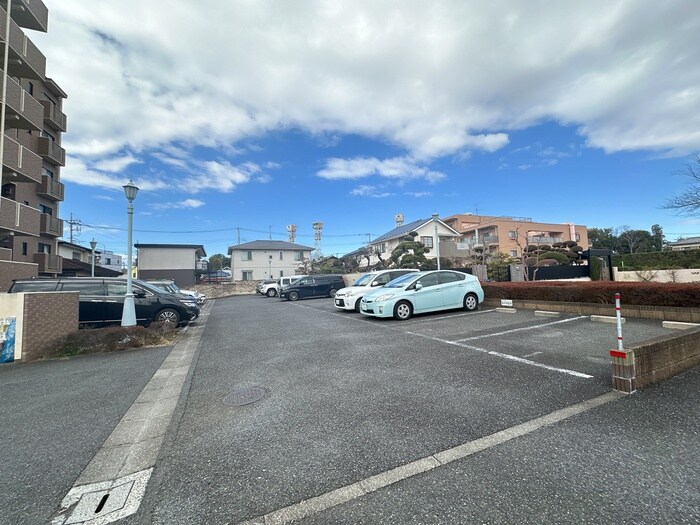 物件外観写真6　(駐車場)