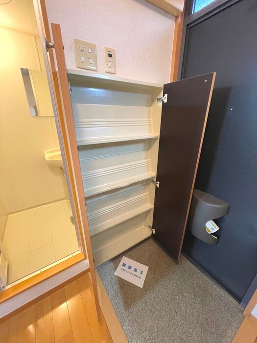 物件内観写真15　(靴箱)