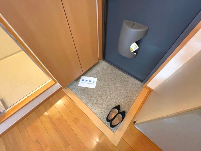 物件内観写真16　(玄関)