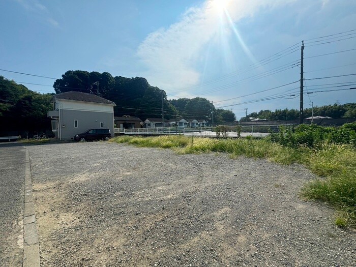 物件外観写真5　(駐車場)