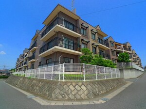 ロイヤルヒルズＢ外観写真