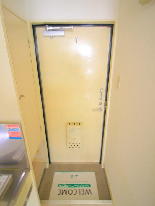 物件内観写真18　(玄関)