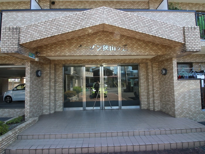 物件外観写真3　(エントランス部分)