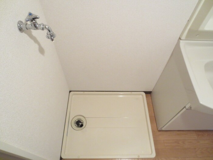 物件内観写真16　(洗濯機置場)