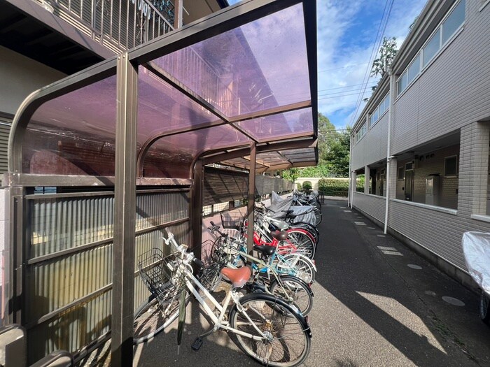 物件外観写真3　(駐輪場)