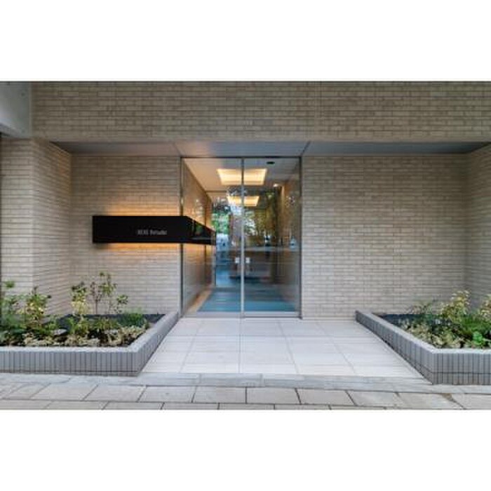 物件外観写真3　(エントランス部分)