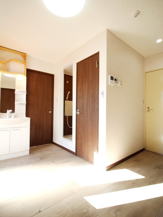 物件内観写真7　(玄関)