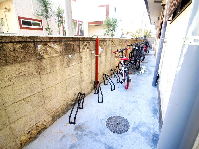 物件外観写真4　(駐輪場)