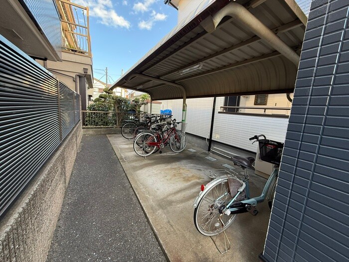 物件外観写真4　(駐輪場)
