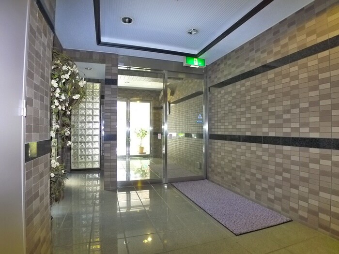 物件外観写真5　(エントランス部分)