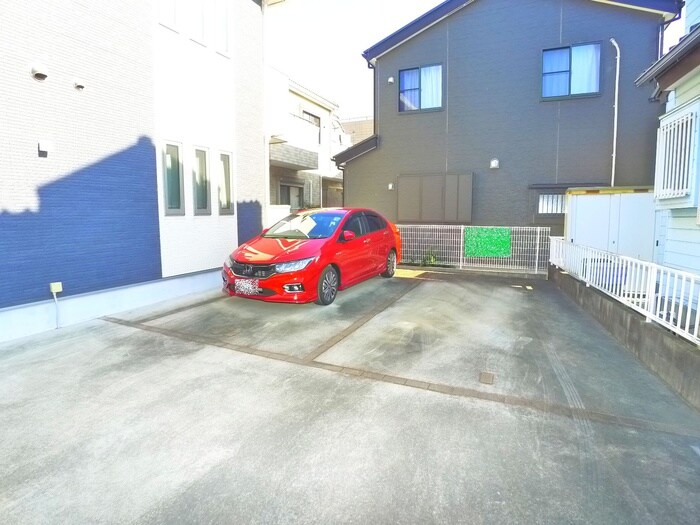 物件外観写真6　(駐車場)