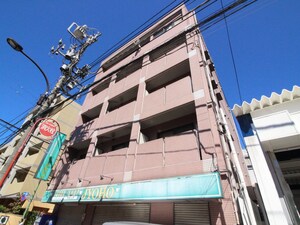 コルトン シャルル マ－ニュ外観写真
