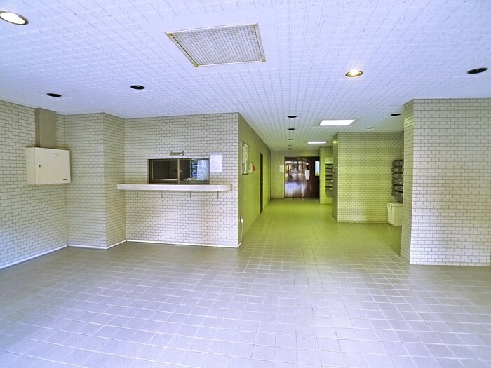 物件外観写真2　(エントランス部分)