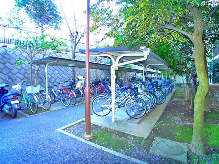 物件外観写真6　(駐輪場)