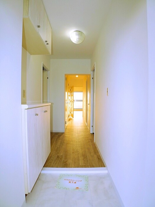 物件内観写真11　(玄関)