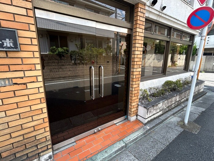 物件外観写真5　(エントランス部分)