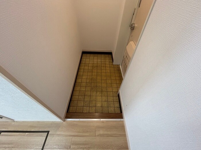 物件内観写真18　(玄関)